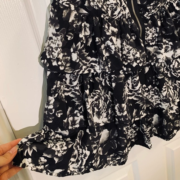 Beautiful mini dress 🖤🤍 - Picture 4 of 9